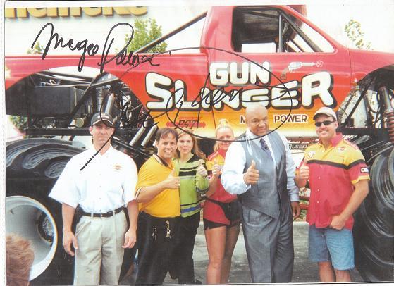 Gun Slinger, the truck, demonstrated Mega Power's tough resistance to engine troubles on the track. Here with booster fans showing their support. 50 years of street performance tell of its history.